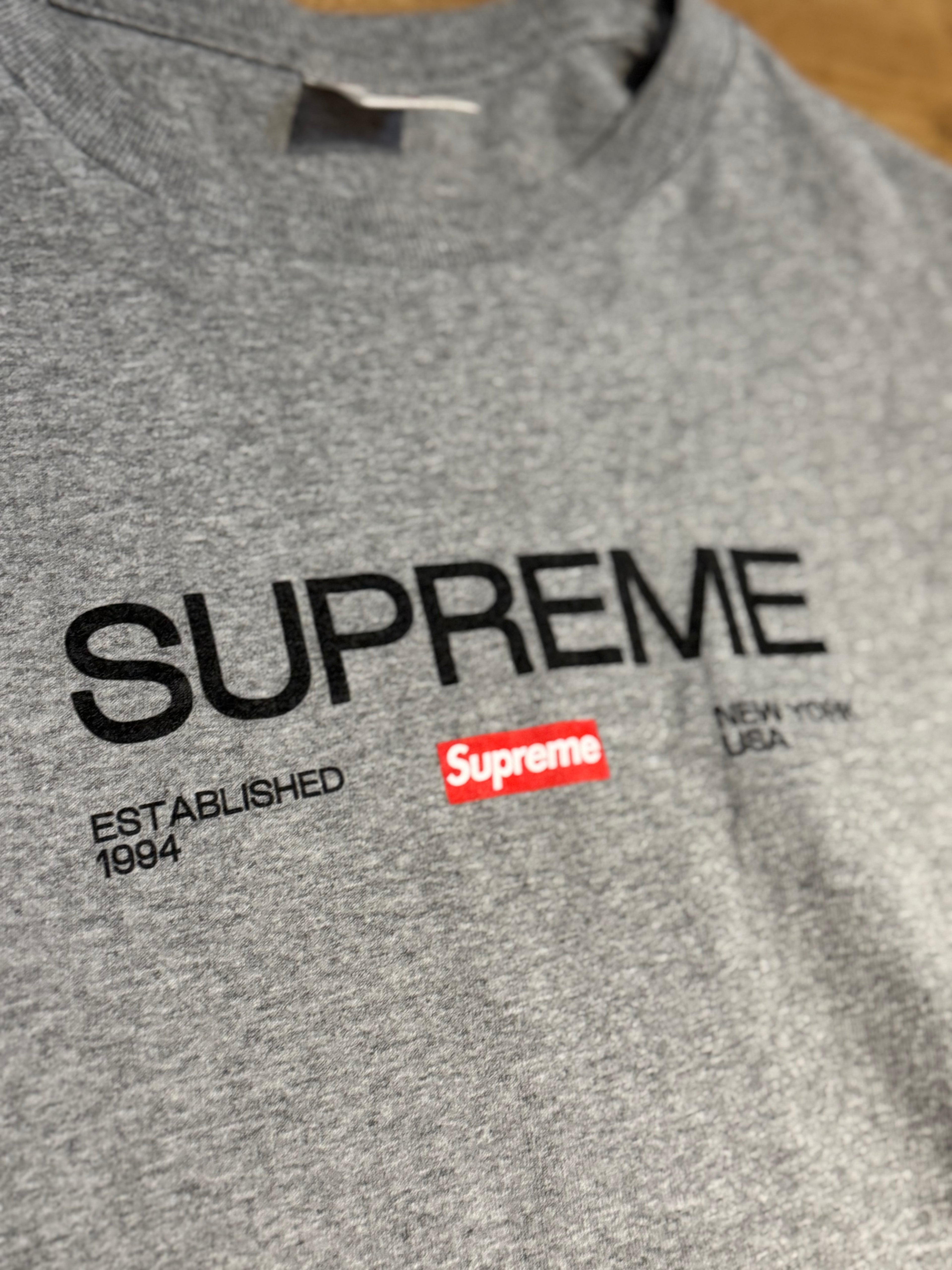 Supreme T-shirt Established 1994 Grijs maat M