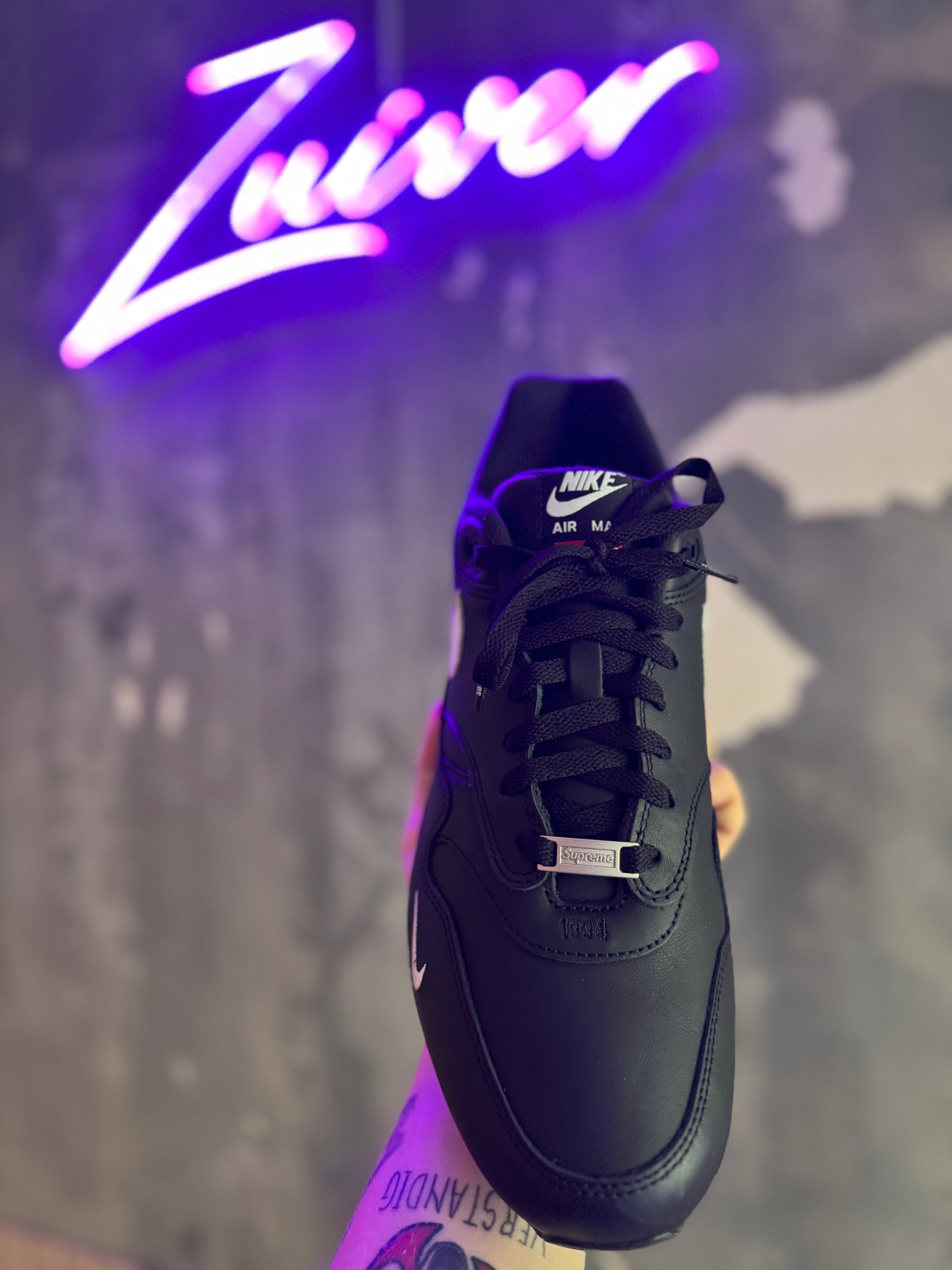 Nike Air Max 1 - Supreme Black maat 46