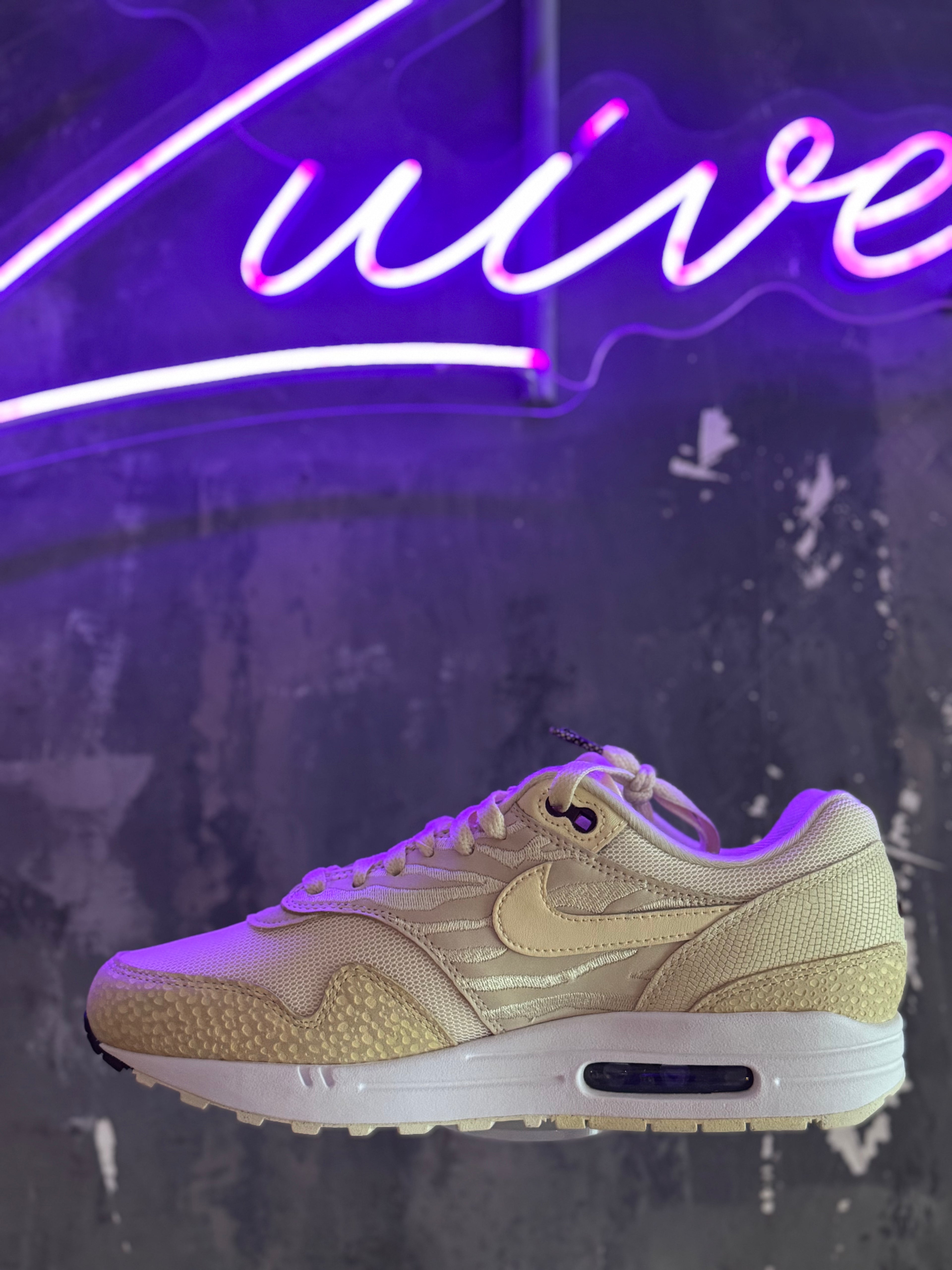 Nike Air Max 1 - Safari Coconut maat 44