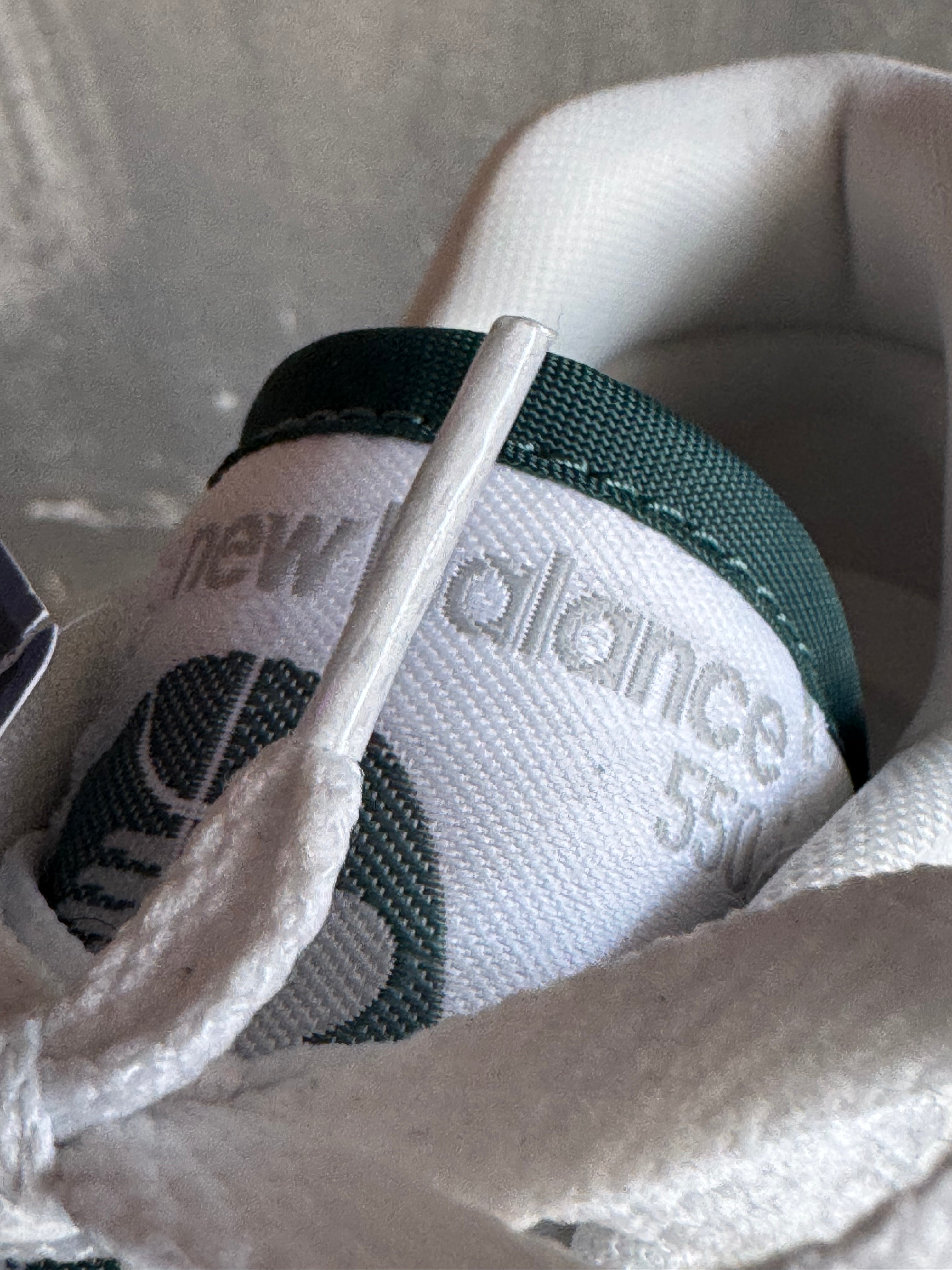 De New Balance 550 WIT/GROEN 40,5