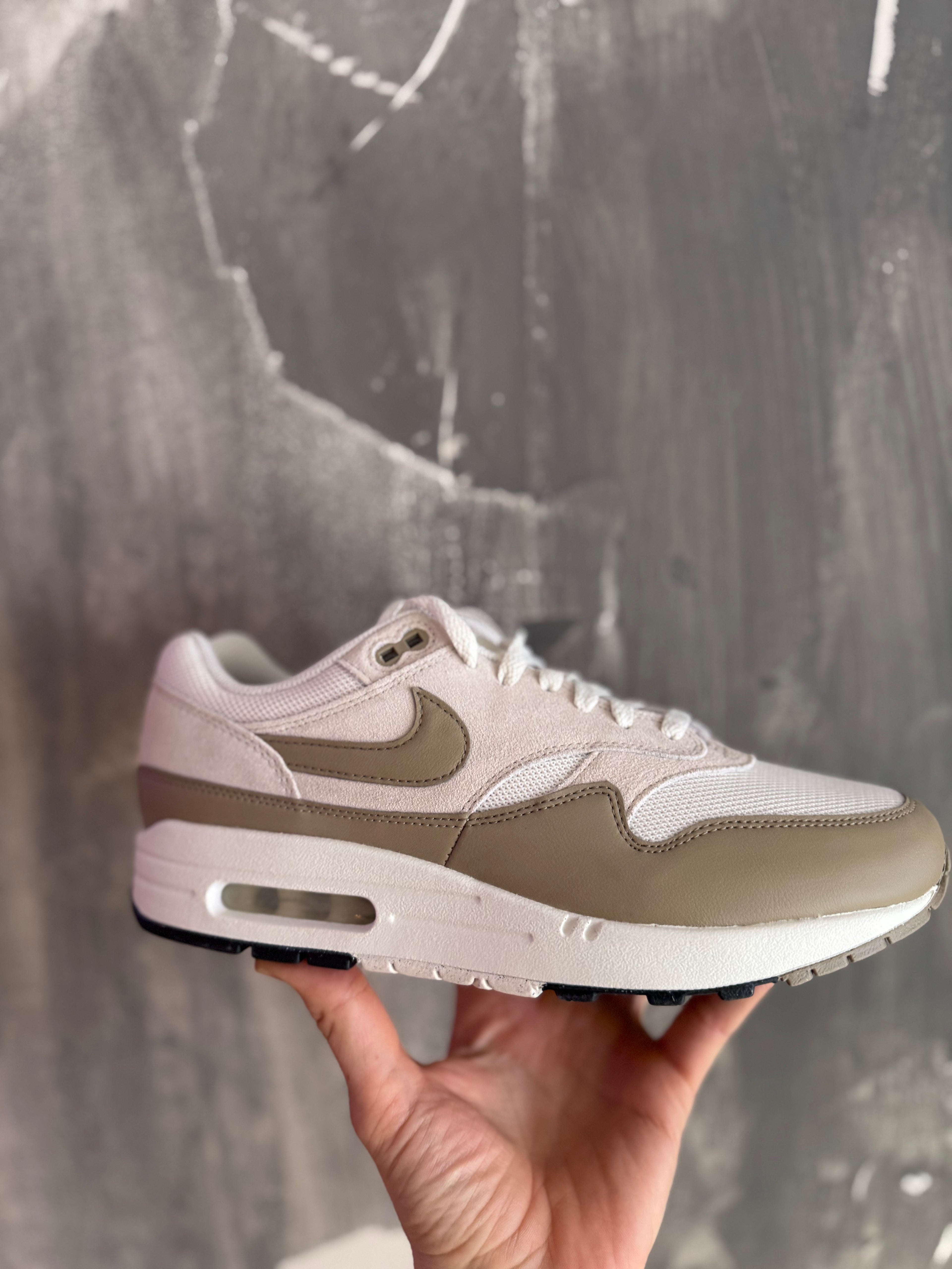 Nike Air Max 1 - Phantom Khaki maat 43