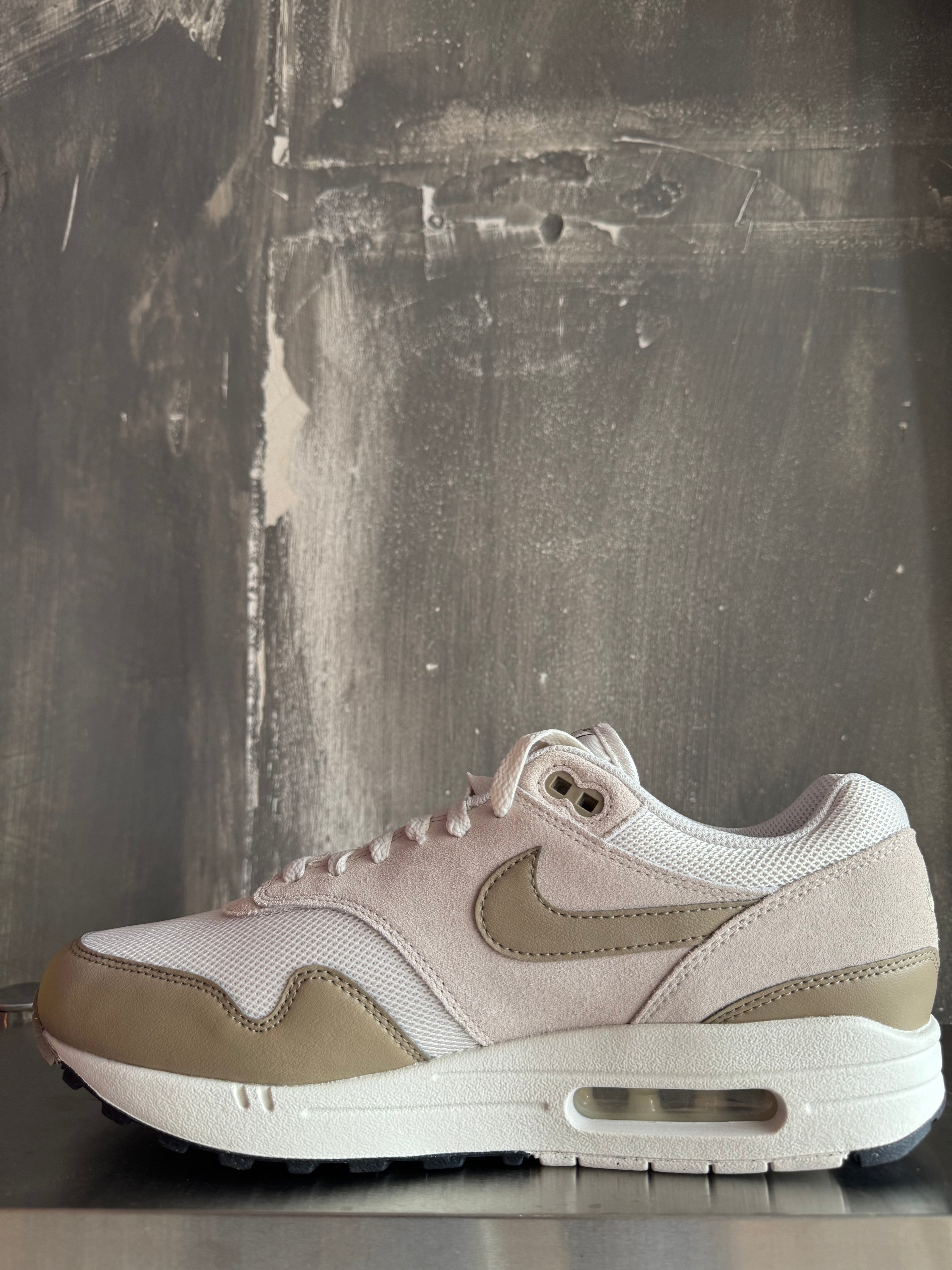 Nike Air Max 1 - Phantom Khaki maat 43