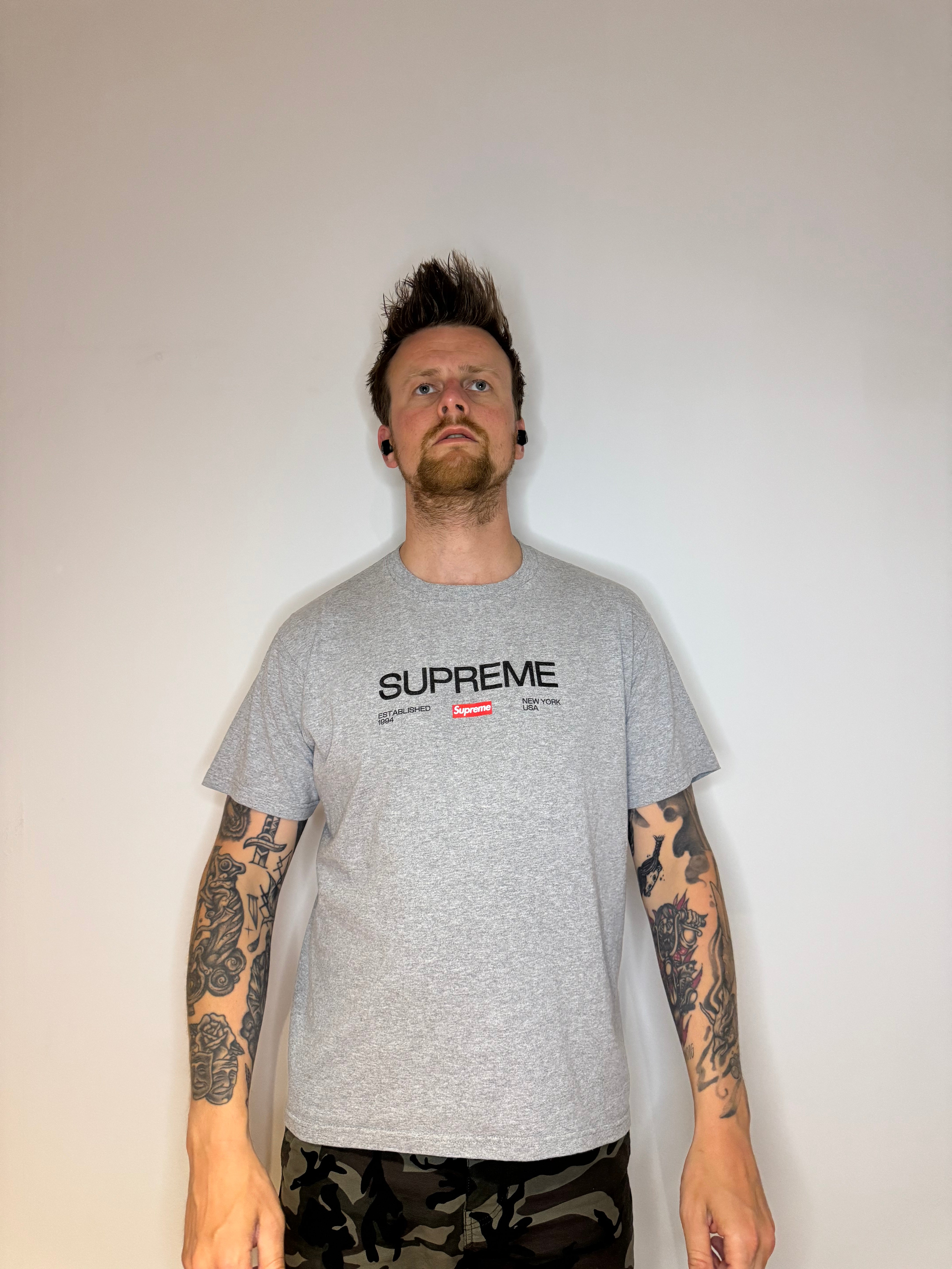 Supreme T-shirt Established 1994 Grijs maat M