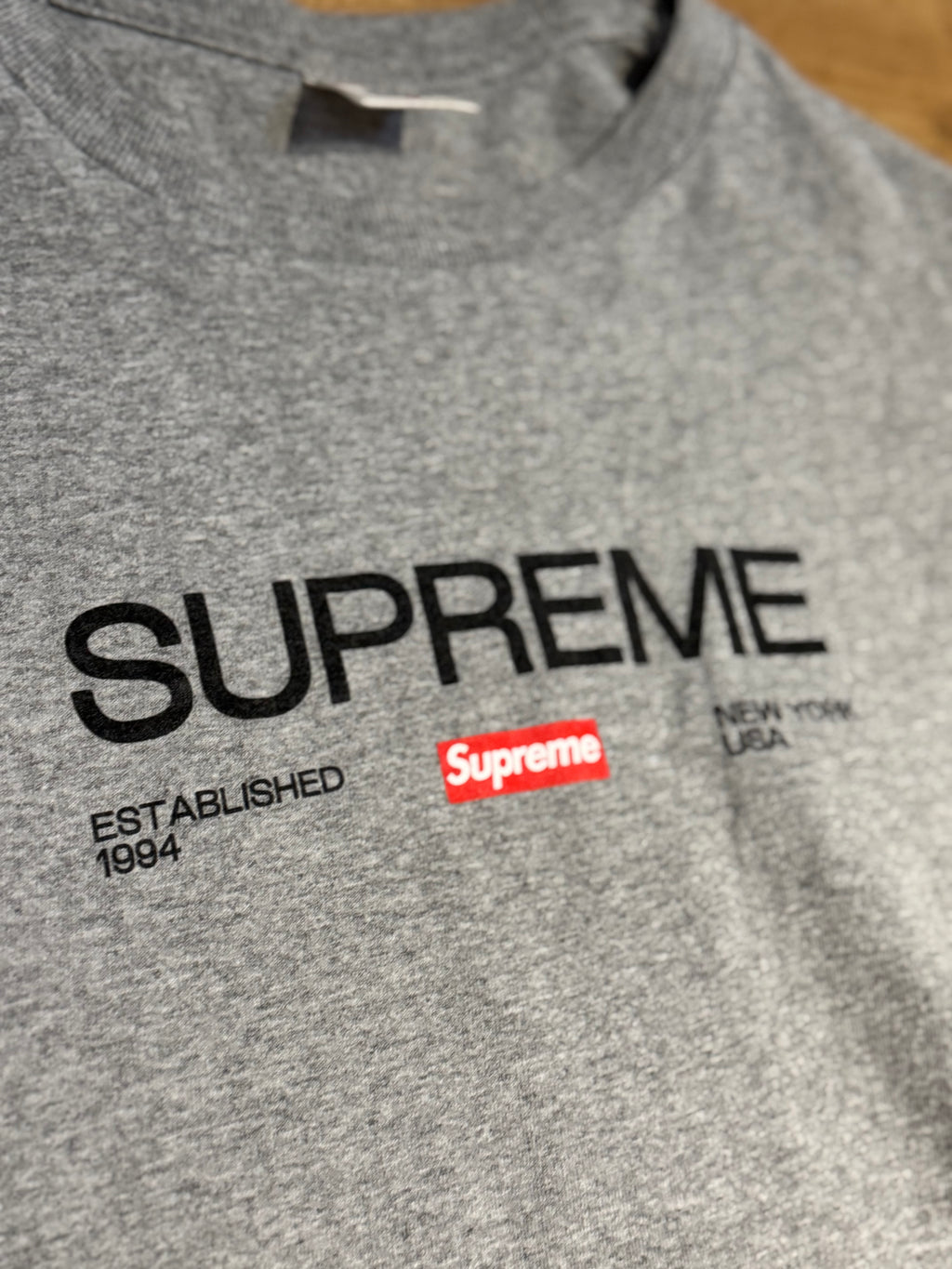 Supreme T-shirt Established 1994 Grijs maat M