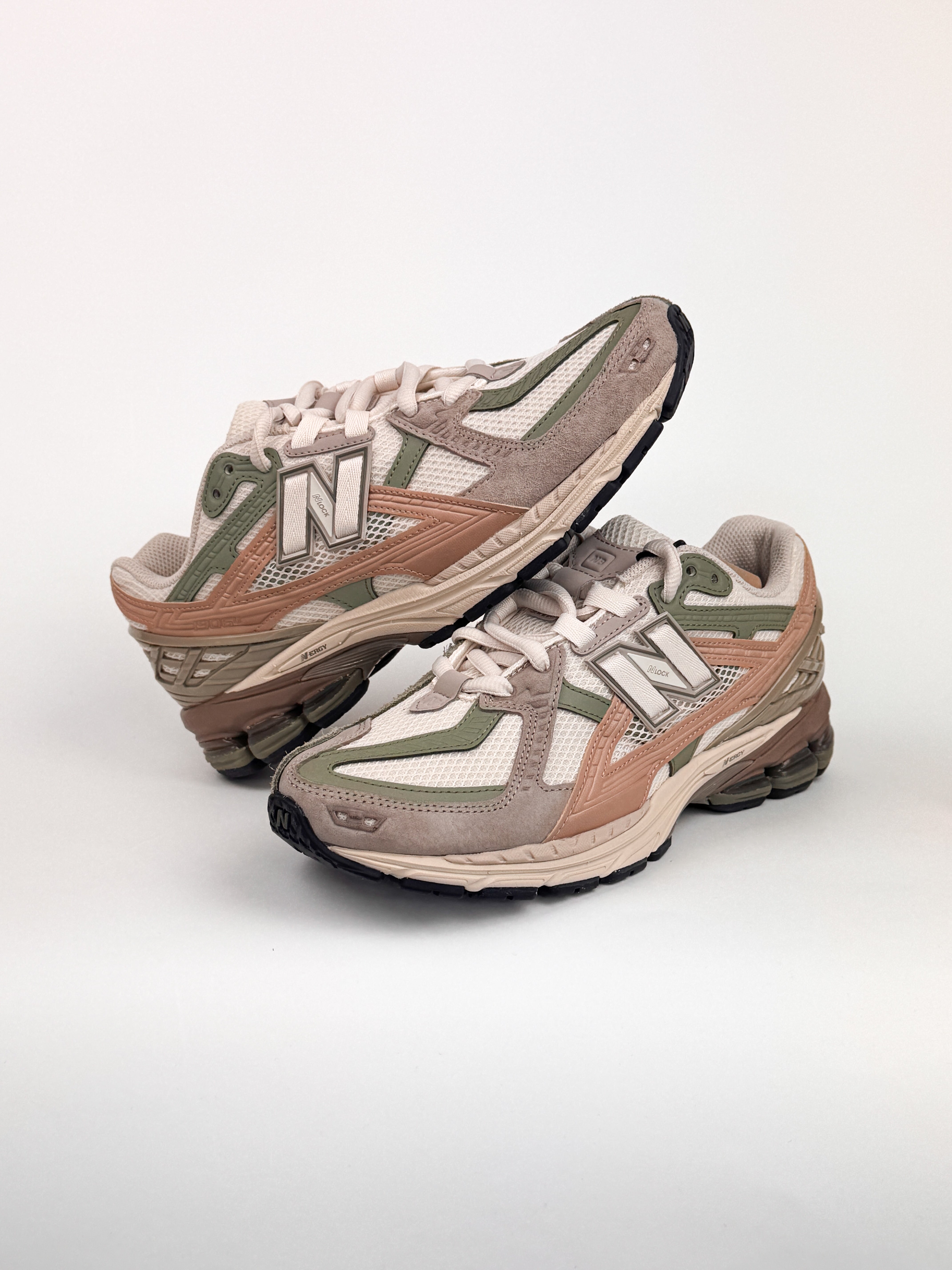 New Balance - Linen Dark Olivine