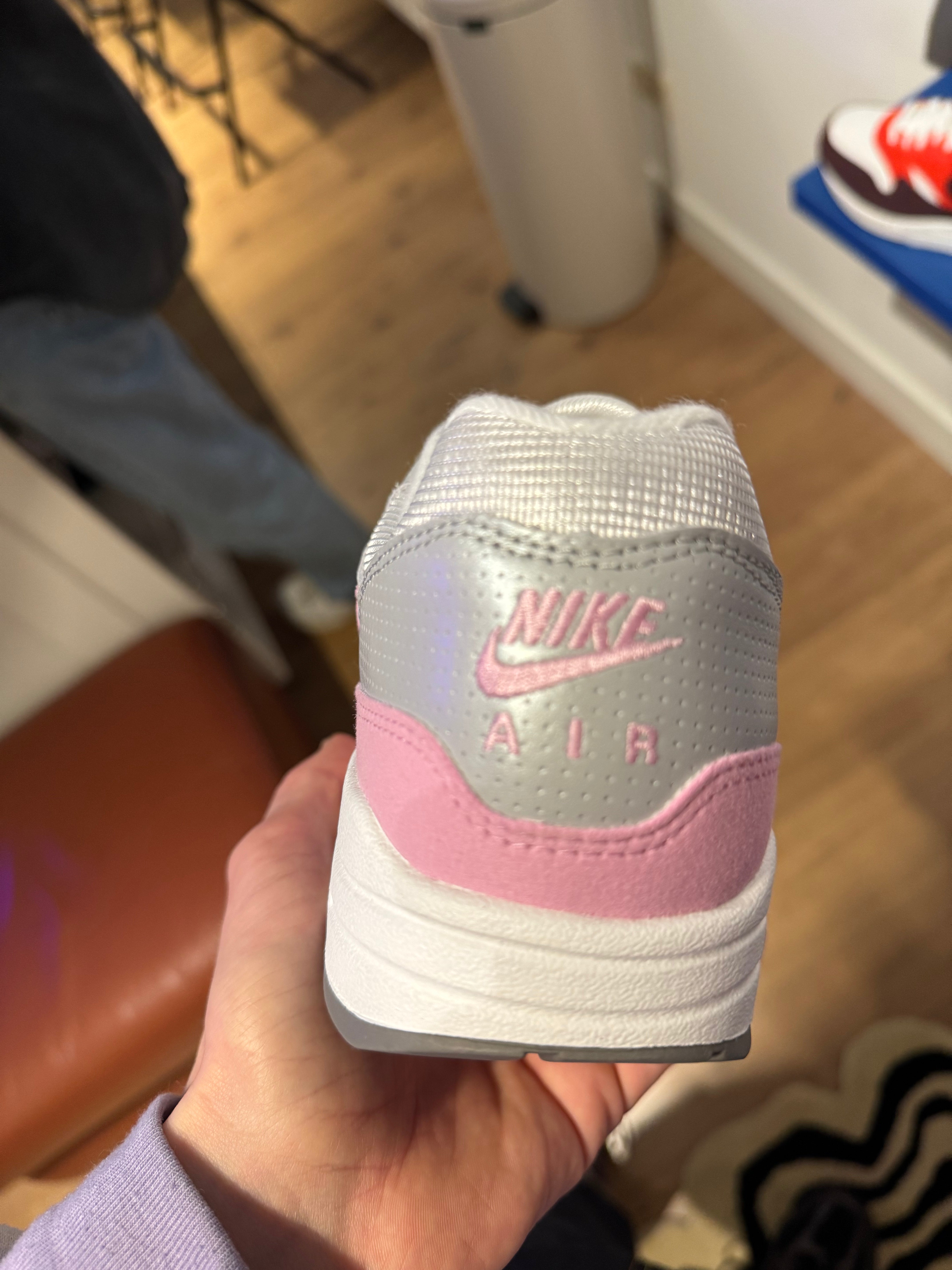 Nike Air Max 1 Pink/Platinum maat 42