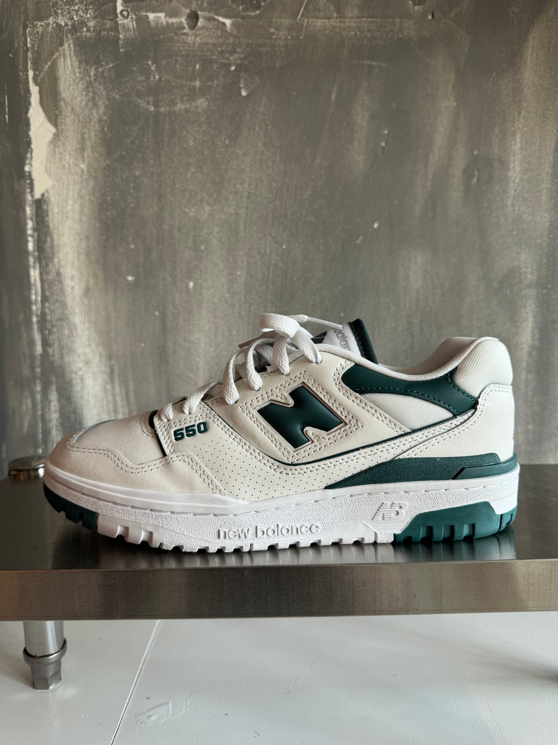 De New Balance 550 WIT/GROEN 