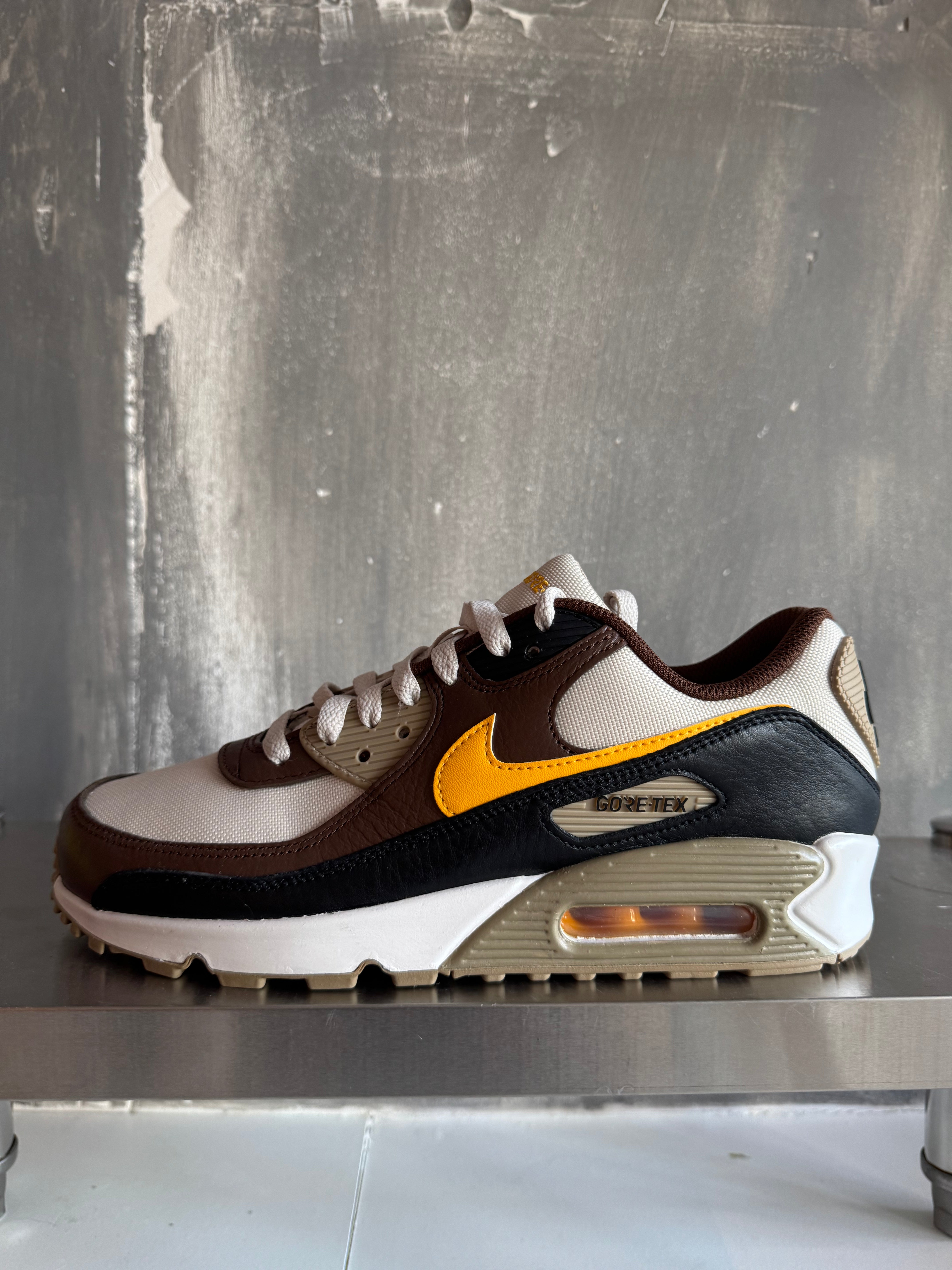 Nike Air Max 90 GORE-TEX zwart/bruin/oranje maat 39
