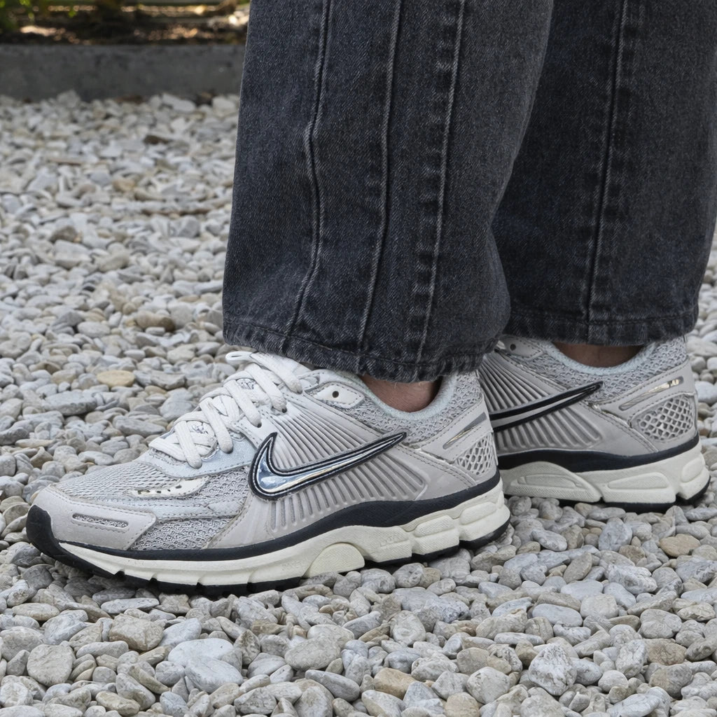 Nike Zoom Vomero 5 Photon Dust Metallic Silver (Women's)